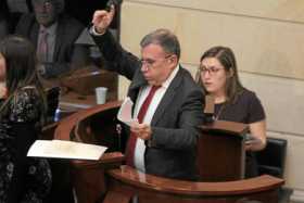 Roy Barreras, senador del Partido de la U y ponente del acto legislativo, terminó molesto con el ministro del Interior.