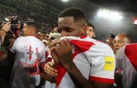 El peruano Jefferson Farfán, autor del primer gol, celebra la clasificación de Perú al Mundial de Rusia 2018.