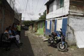 En el barrio Verdún, de Manizales, tienen el riesgo a un metro