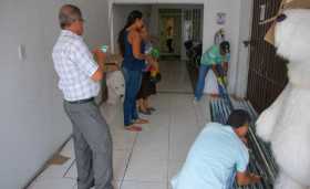 La División de Gestión del Riesgo de Desastres entregó tejas para que damnificados por las lluvias e incendios reparen sus casas