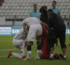 En el final del partido los jugadores del Once Caldas consolaron a los de Cortuluá. 