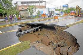 Nate dejó un panorama de destrucción en el sur de Nicaragua con carreteras, negocios y viviendas dañadas, además de árboles caíd