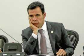 Guillermo Rivera, ministro del Interior, ve como cada semana se dilata la agenda legislativa de la paz.
