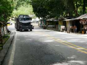 Indígenas de Caldas cierran vías en la minga