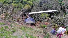Según testigos, la aeronave fue perdiendo altura y cayó sobre una ladera del sector de Villa Roca, donde hay varias fincas.