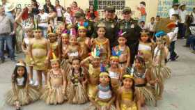La Policía festejó Halloween con los niños en medio de la minga indígena 