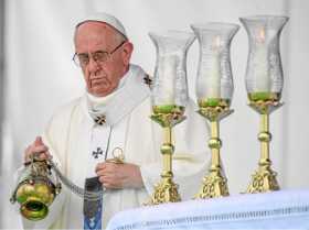 Francisco pidió a los católicos que no se apeguen fríamente a las normas y leyes, ni que cumplan actos extremos que no llevan a 