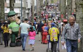 Los ciudadanos caminaron de 2:00 de la tarde a 6:00 de la tarde por la carrera 23 entre calles 19 y 32.