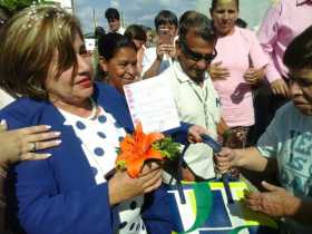 La alcaldesa, Beatriz Elena Gil Garavito, fue recibida ayer en el Parque Principal de Palestina.