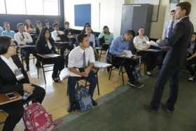 Los estudiantes formaron comisiones para analizar temas de comunidad como educación, migración, medioambiente y alimentación.