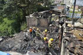 Así quedaron las casas consumidas por el fuego.