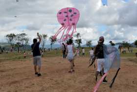 En Salamina se integraron con festival de cometas