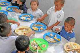 Entre los objetivos del PAE se encuentra no solo que los estudiantes estén mejor alimentados con el complemento que se les da (c