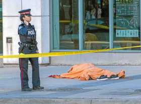 Las víctimas quedaron extendidas en el andén de la calle Yonge, la principal arteria de la ciudad canadiense.
