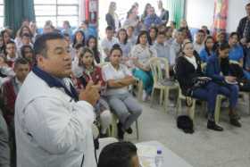 Colegios agradecen y ponen tareas