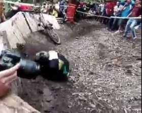 Así fue la caída de Pirry en la Copa Mundo de Enduro