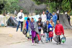 Foto | EFE | LA PATRIA Cientos de venezolanos fueron trasladados a refugios temporales en el norte de Quito (Ecuador), hasta que