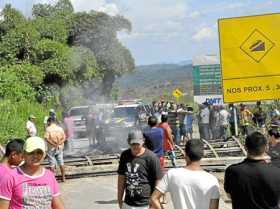 Un grupo de brasileños se manifestó en Pacaraima, fronteriza con Venezuela, contra la presencia de inmigrantes venezolanos, a lo
