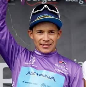 Miguel Ángel López ganó en España y es líder de la Vuelta a Burgos.