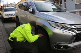 El carro en el que transportaron el dinero hacia Palermo. Lo condujo otro hombre, que huye de las autoridades.