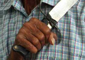 Con un machete se perforó el abdomen