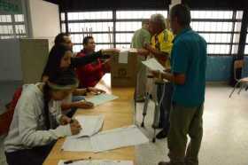 Votación en la Institución Educativa San Jorge de Manizales.