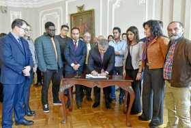 Foto | Cortesía Presidencia | LA PATRIA Tras el diálogo que sostuvieron ayer en la Casa de Nariño, el Presidente y los represent