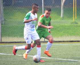 Once Caldas A derrotó 5-0 a la Universidad de Manizales y clasificó como primero del grupo A. 