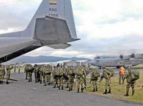 Los militares armados, equipados y entrenados para combatir las amenazas en Nariño fueron transportados en aviones tácticos, de 