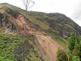 El Invías procedió a retirar con maquinaria aproximadamente 4.500 metros cúbicos de masa, que se desprendieron de la montaña sob