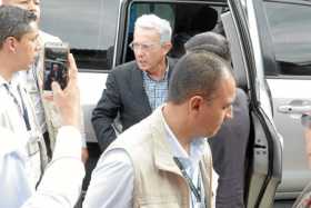 Álvaro Uribe está de gira política por el Eje Cafetero. Un periodista le preguntó en Pereira por el caso de Claudia Morales, per