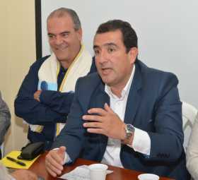 Jorge Luis Ramírez, candidato a la Cámara, y el senador y candidato a Senado Carlos Felipe Mejía, del Centro Democrático.