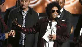 Bruno Mars 'asaltó' los Grammy 