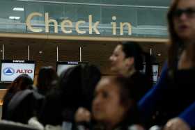 Modifican permiso para salida de menores que viven en el exterior