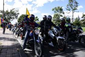 Prohiben en Bogotá el parrillero hombre en moto