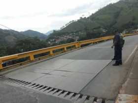 Cierre indefinido de la vía Manizales-Medellín en el Puente de Irra