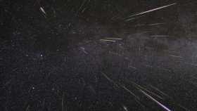 Las lluvias de meteoritos son granos de polvo que dejan cometas. La más popular en la Gemínidas. 