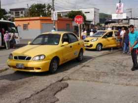 Taxistas de Chinchiná se quejan por aplicación https://shar.es/1NZ1C0 vía @lapatriacom