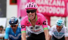 Rigoberto Urán (c) ganó ayer la quinta etapa de la carrera Colombia Oro y Paz en Salento (Quindío). 