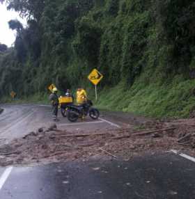 Lluvias en la madrugada dejaron derrumbes en la vía Panamericana 