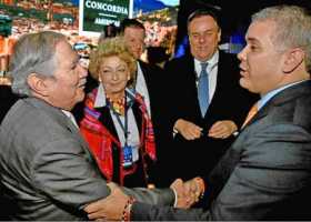 Foto | Cortesía Campaña de Iván Duque | LA PATRIA  Guillermo Botero, presidente de Fenalco, saluda a Iván Duque, quien lo nombró
