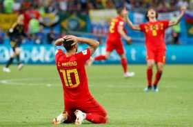 Eden Hazard celebra de rodillas la clasificación de Bélgica a la semifinal del Mundial. 