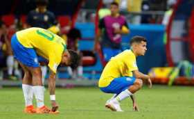 Roberto Firmino (i) y Philippe Coutinho (d) tras la eliminación de su selección. 