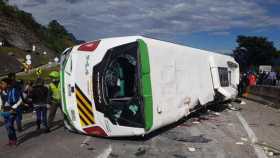 El bus impactó una caravana de motociclistas. En una de la seis motocicletas involucradas en el siniestro se movilizaba la vícti