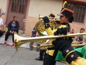 Los músicos tocaron su mejor repertorio durante el desfile.