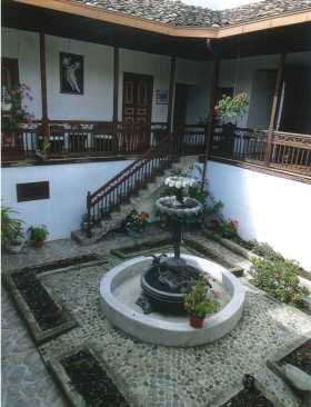 Patios y puertas de una cultura