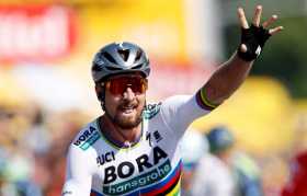 Peter Sagan al cruzar ayer la meta y asumir la punta del Tour de Francia.