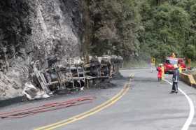 Bomberos de Manizales controlaron las llamas. Ayer se realizaban las labores de recuperación del cadáver.