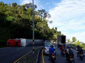 Paso restringido en la doble calzada Manizales - Chinchiná 