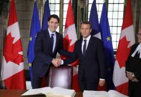  El primer ministro canadiense, Justin Trudeau, se reúne con el presidente francés, Emmanuel Macron.